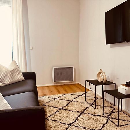 Les Grenats Apartment กงฟล็องส์-แซงโตโนรีน ภายนอก รูปภาพ