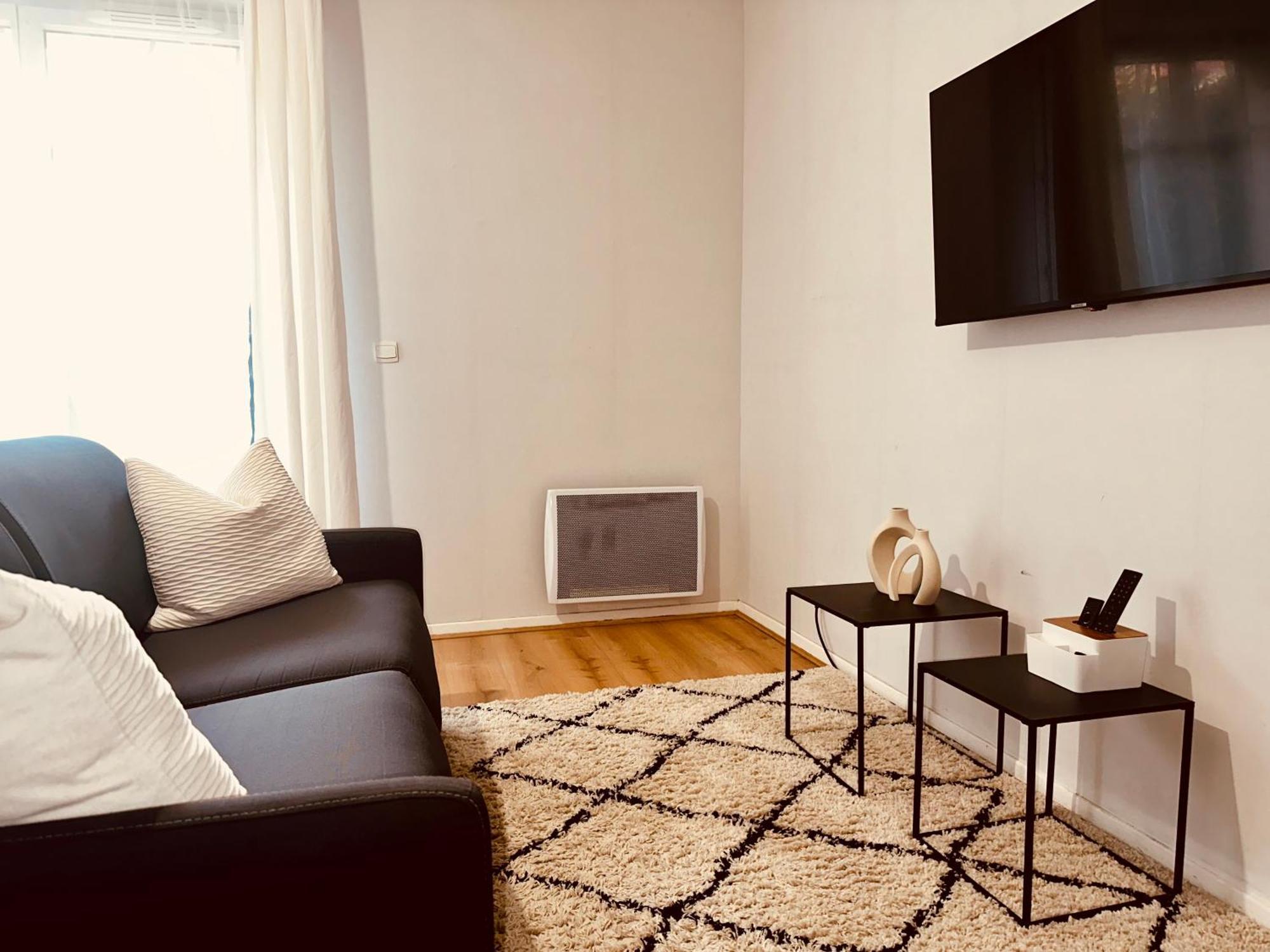 Les Grenats Apartment กงฟล็องส์-แซงโตโนรีน ภายนอก รูปภาพ